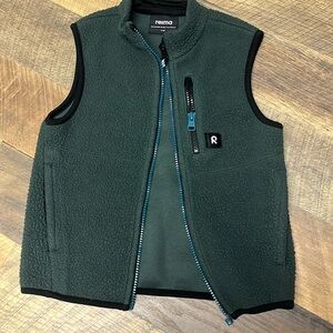 Reima vest